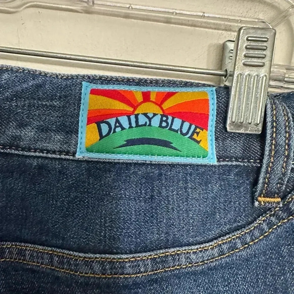 Daily Blue women’s NWT’s Nidra Slil Barrel jeans. Size 26 - Picture 6 of 9